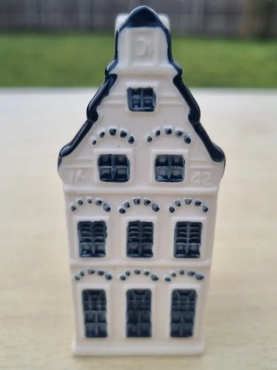 KLM Delft Blue ceramic collector's house number 17 - Image 1
