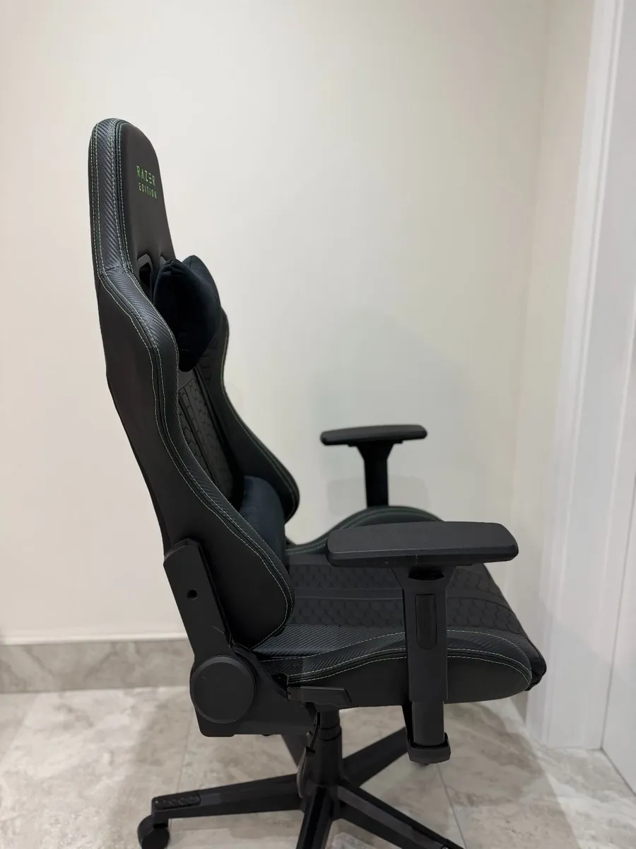 Razer Gaming Chair TYPE Z – Near Mint – Ergonomic - Image 3