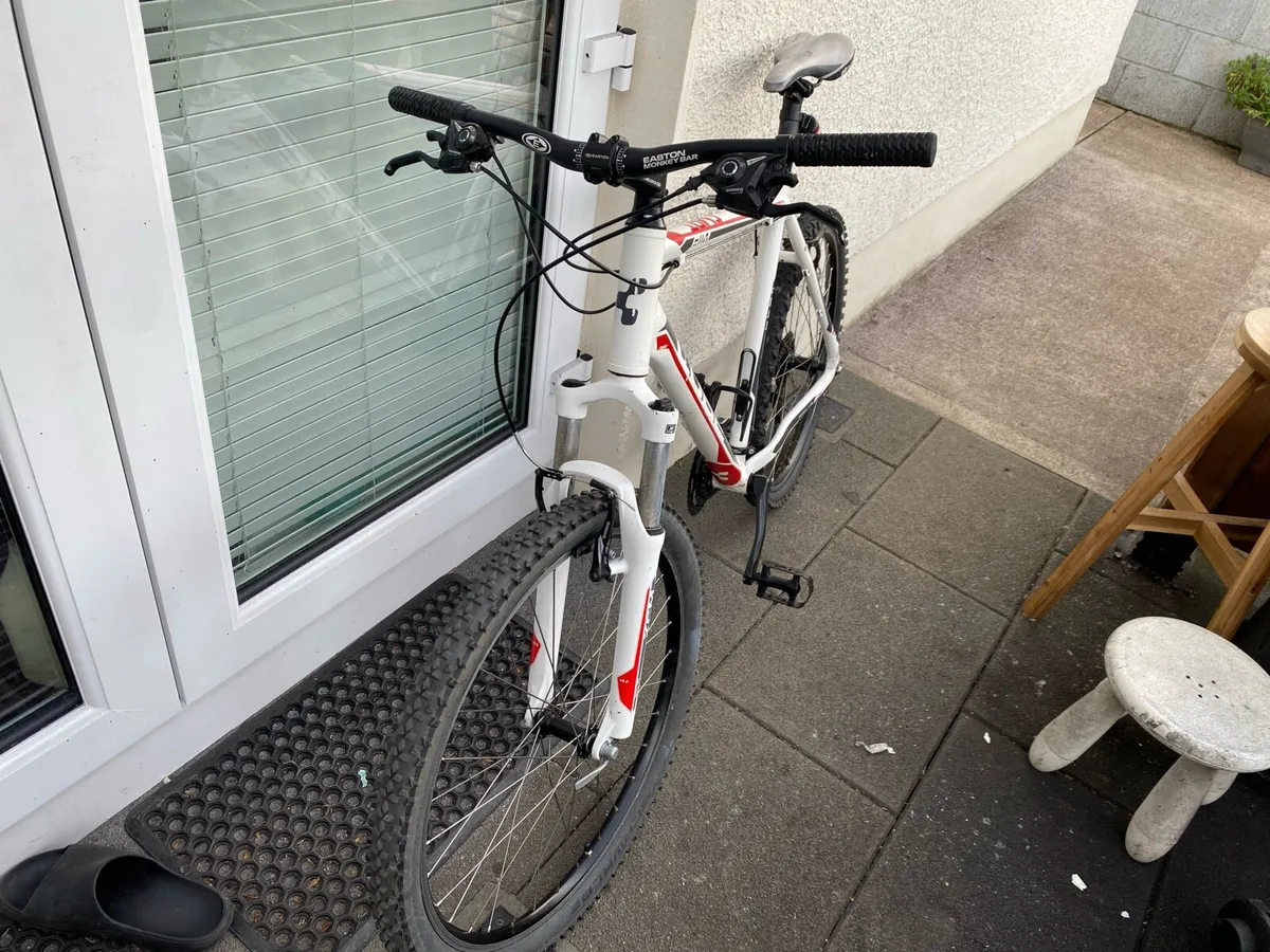 Cube CMPT 22 inch frame 24 speed 26 inch - Image 3