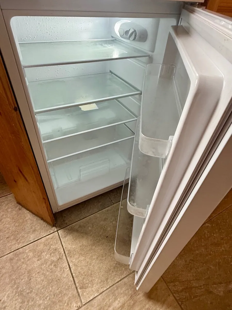 FRIDGE  only  3  months old   ** 5 yr warranty ** - Image 3
