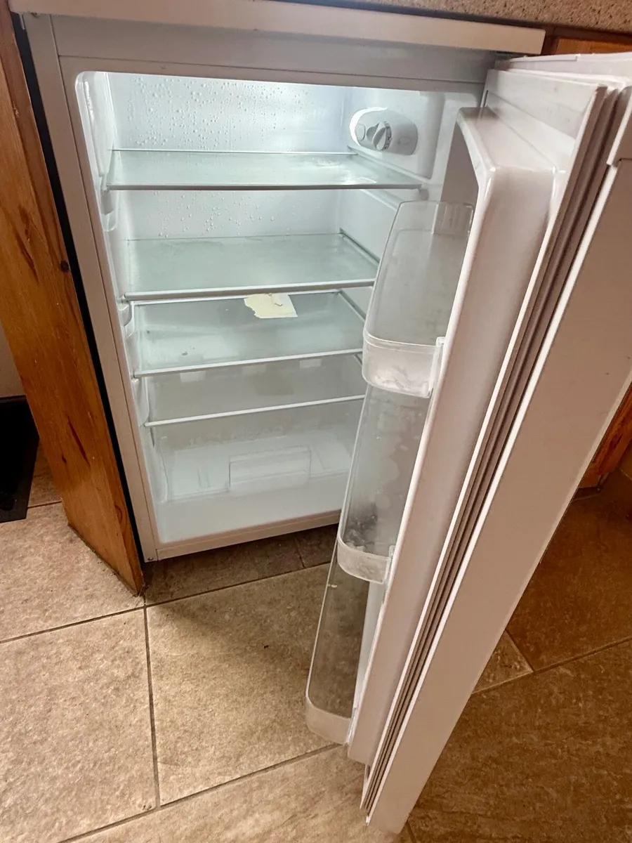 FRIDGE  only  3  months old   ** 5 yr warranty ** - Image 4