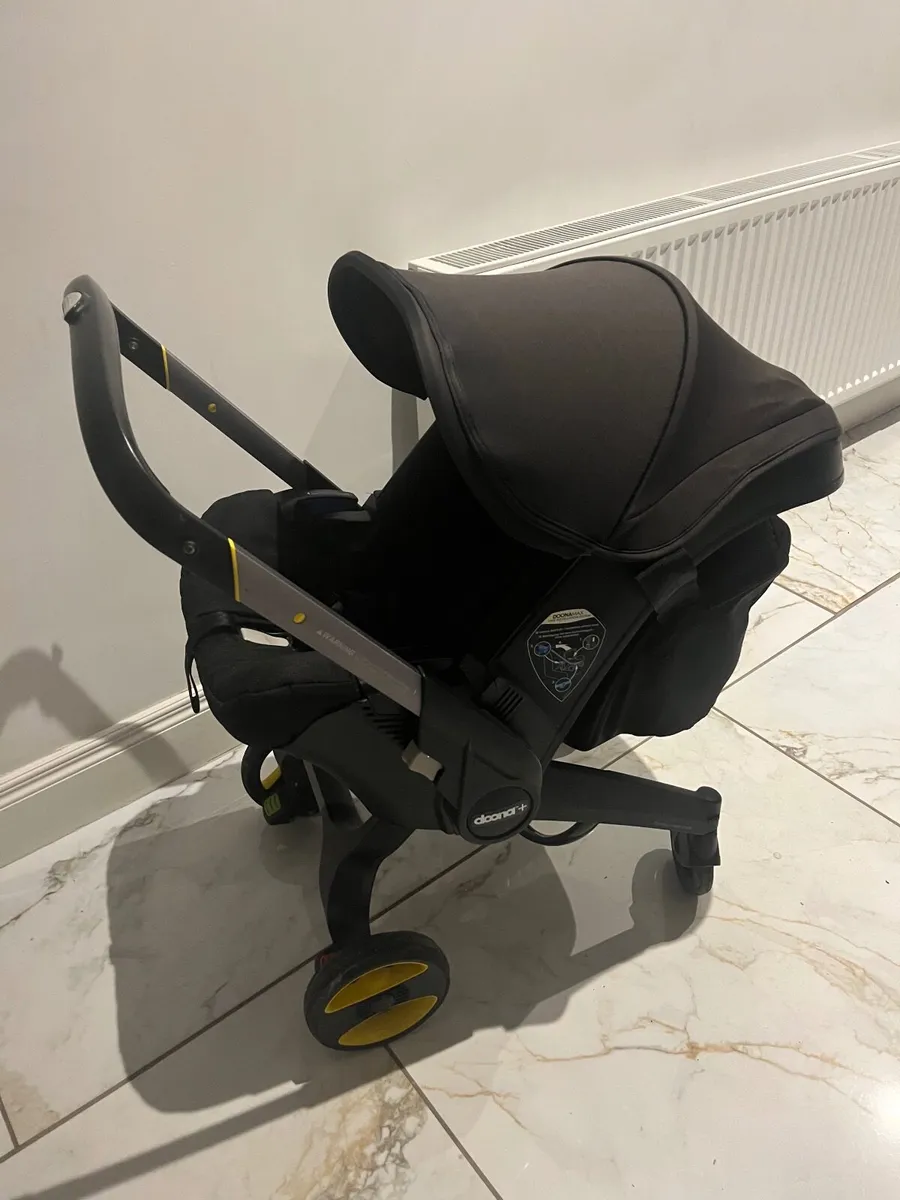 Doona Buggy Car Seat Padded Travel Bag Rain Cover - Image 1