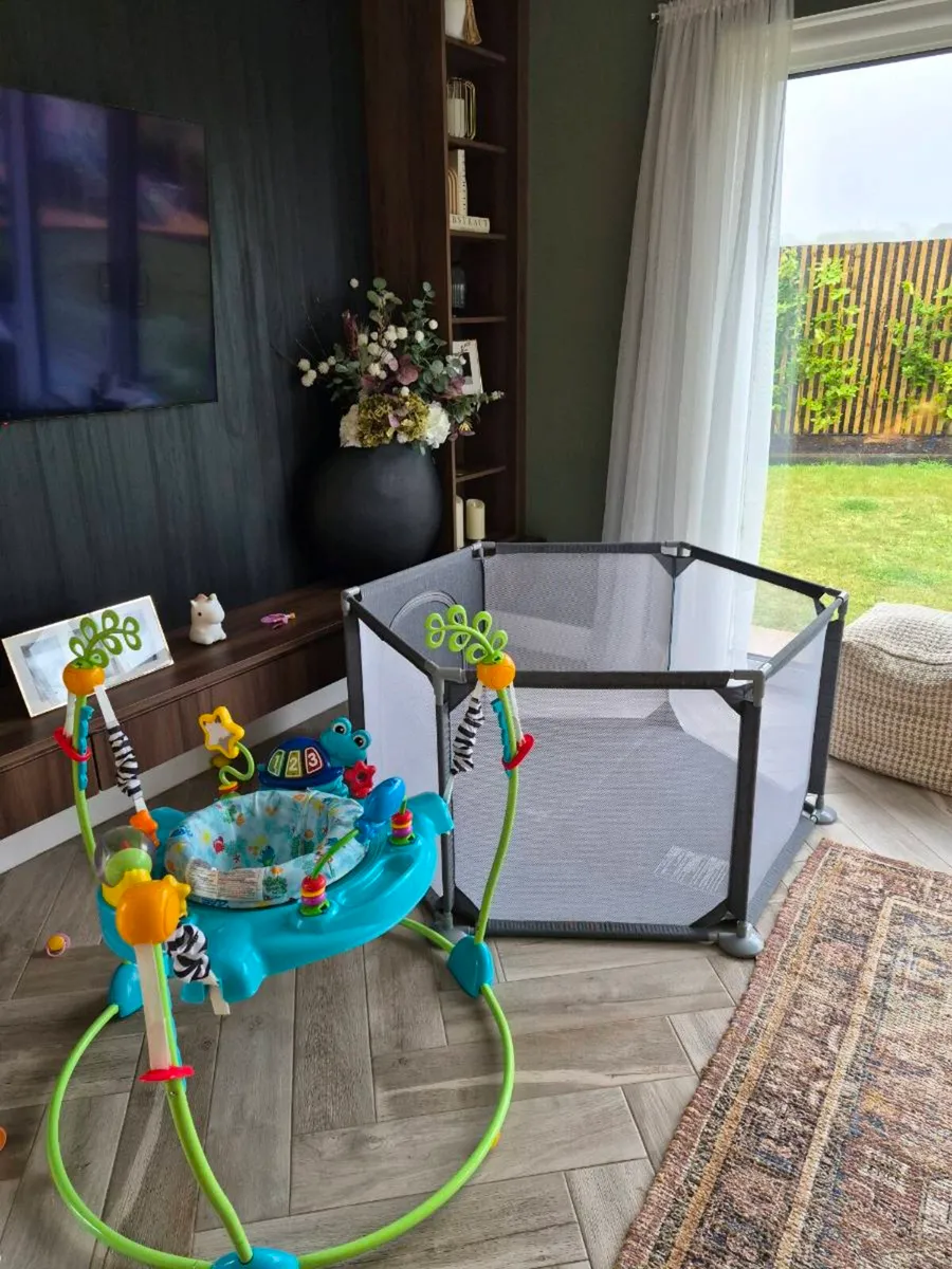 Play pen & jumperoo - Image 1