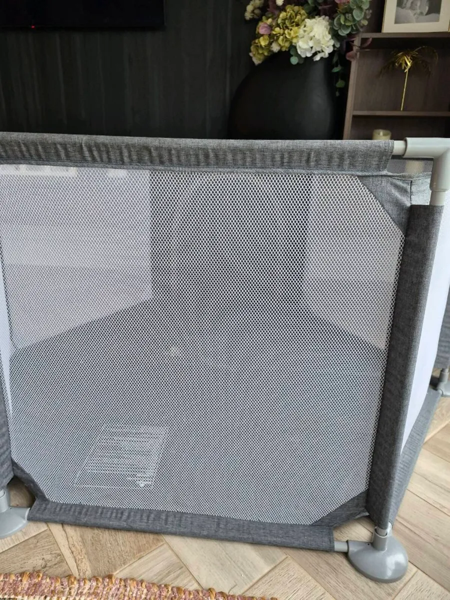 Play pen & jumperoo - Image 2