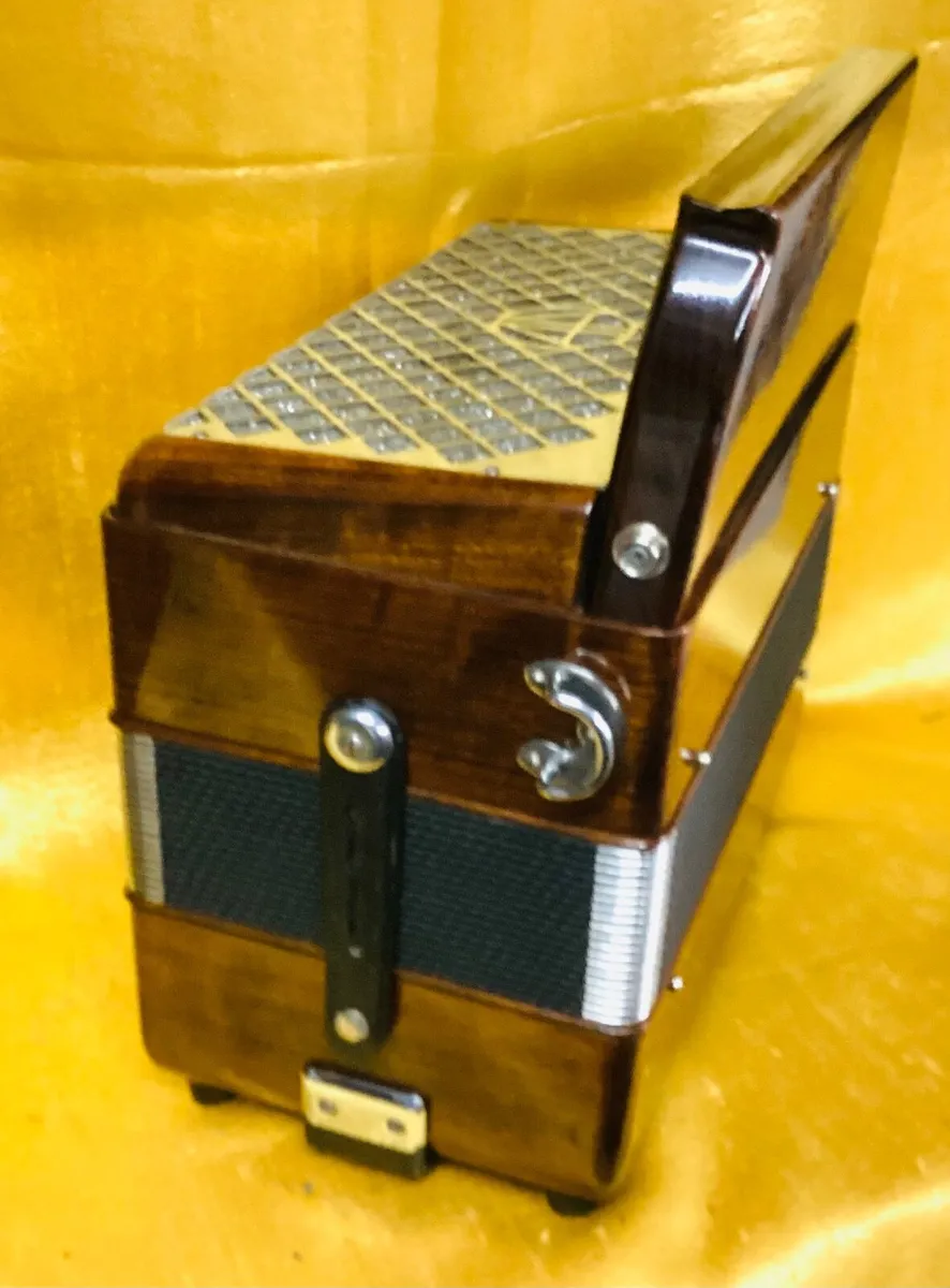 VanderAa 3 Voice C#/D Button Accordion - Image 2