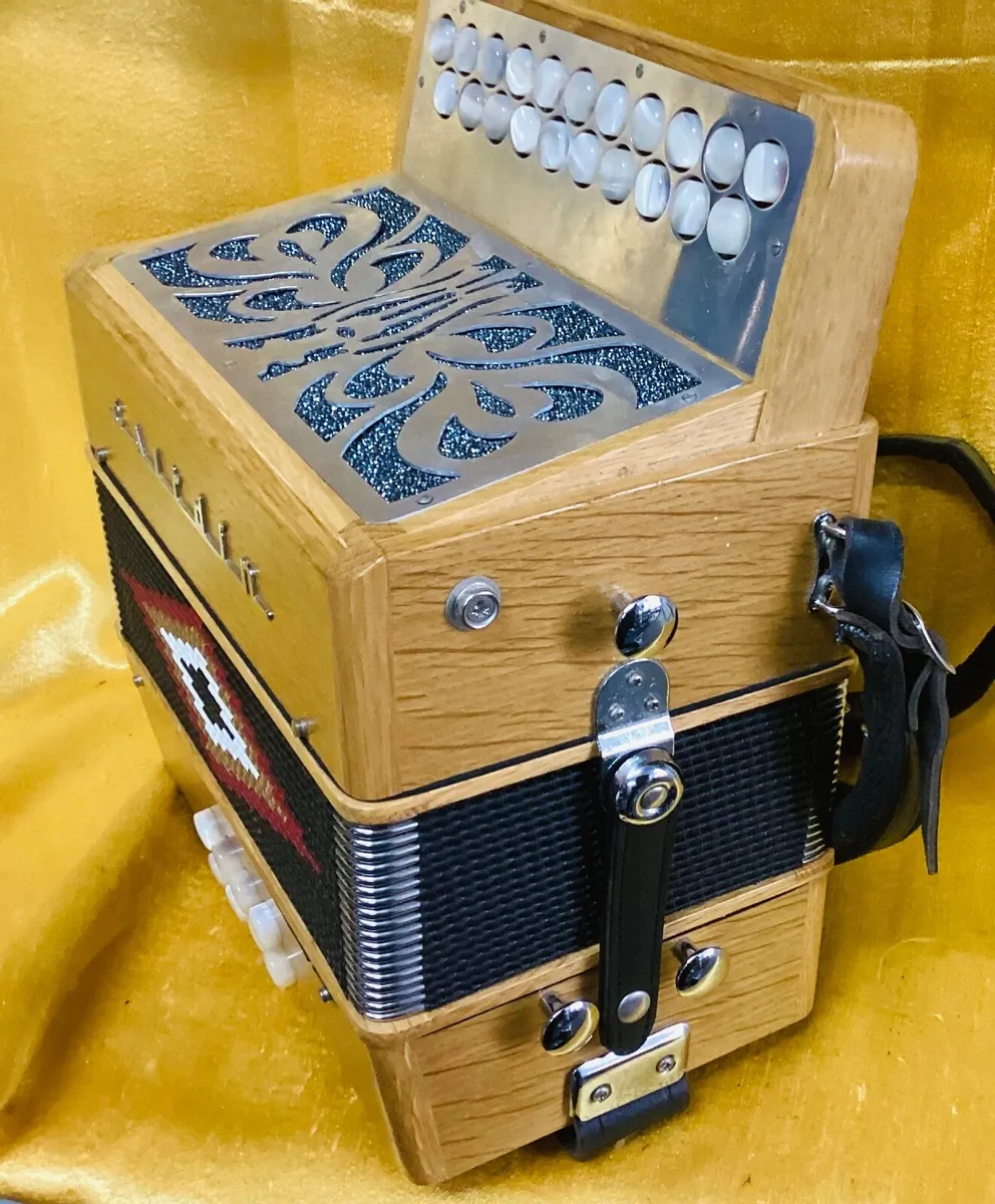 CAIRDIN D/C 3 VOICE MINI DE-LUXE Accordion - Image 3
