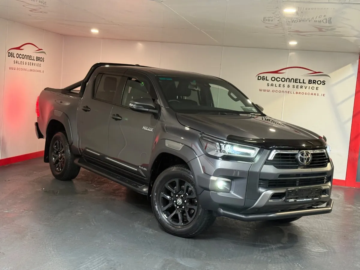 Toyota Hilux 2.8 MHEV INVINCIBLE 4DR - Image 1