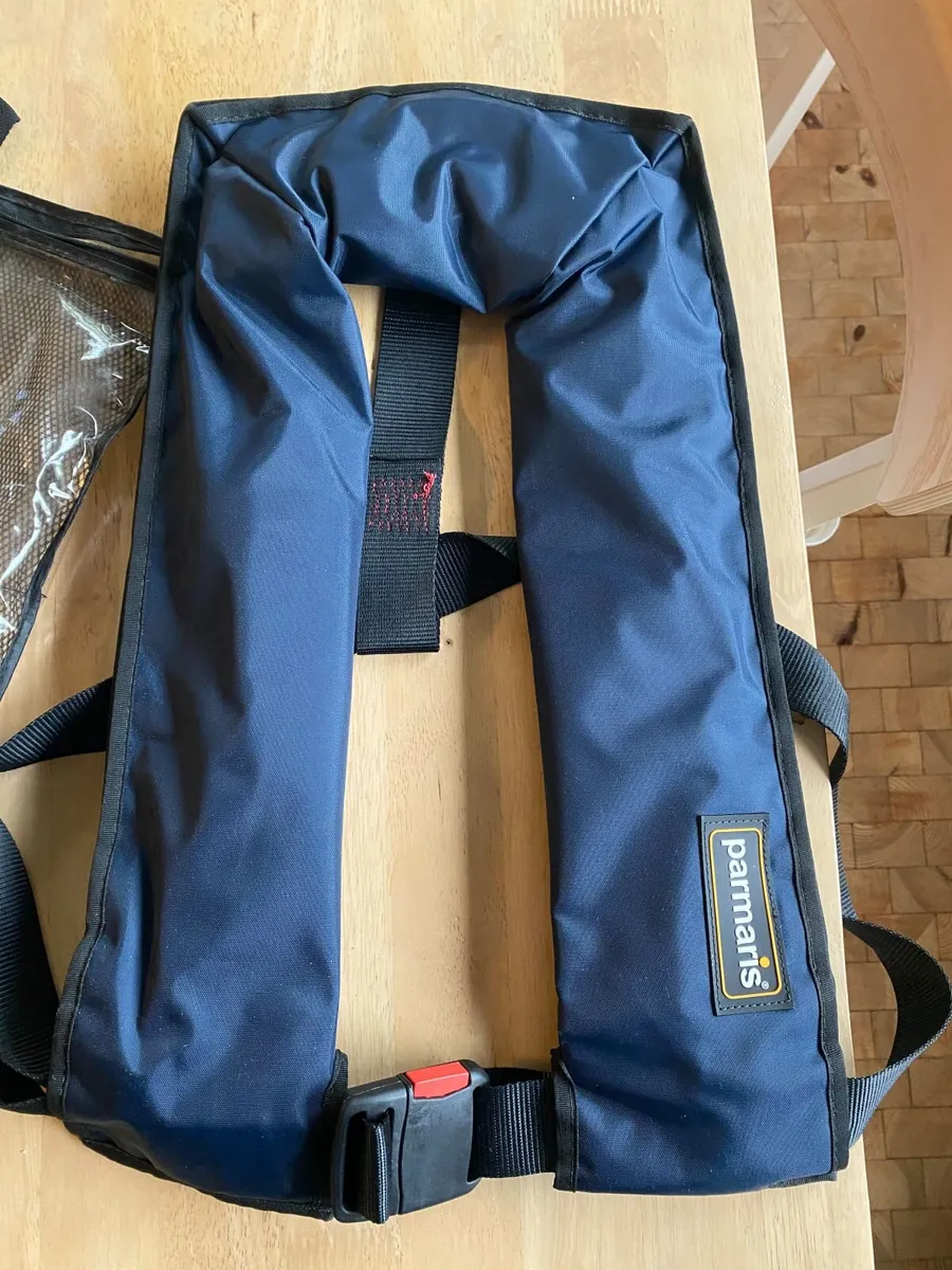 Parmarisinflatable lifejacket for adults - Image 1