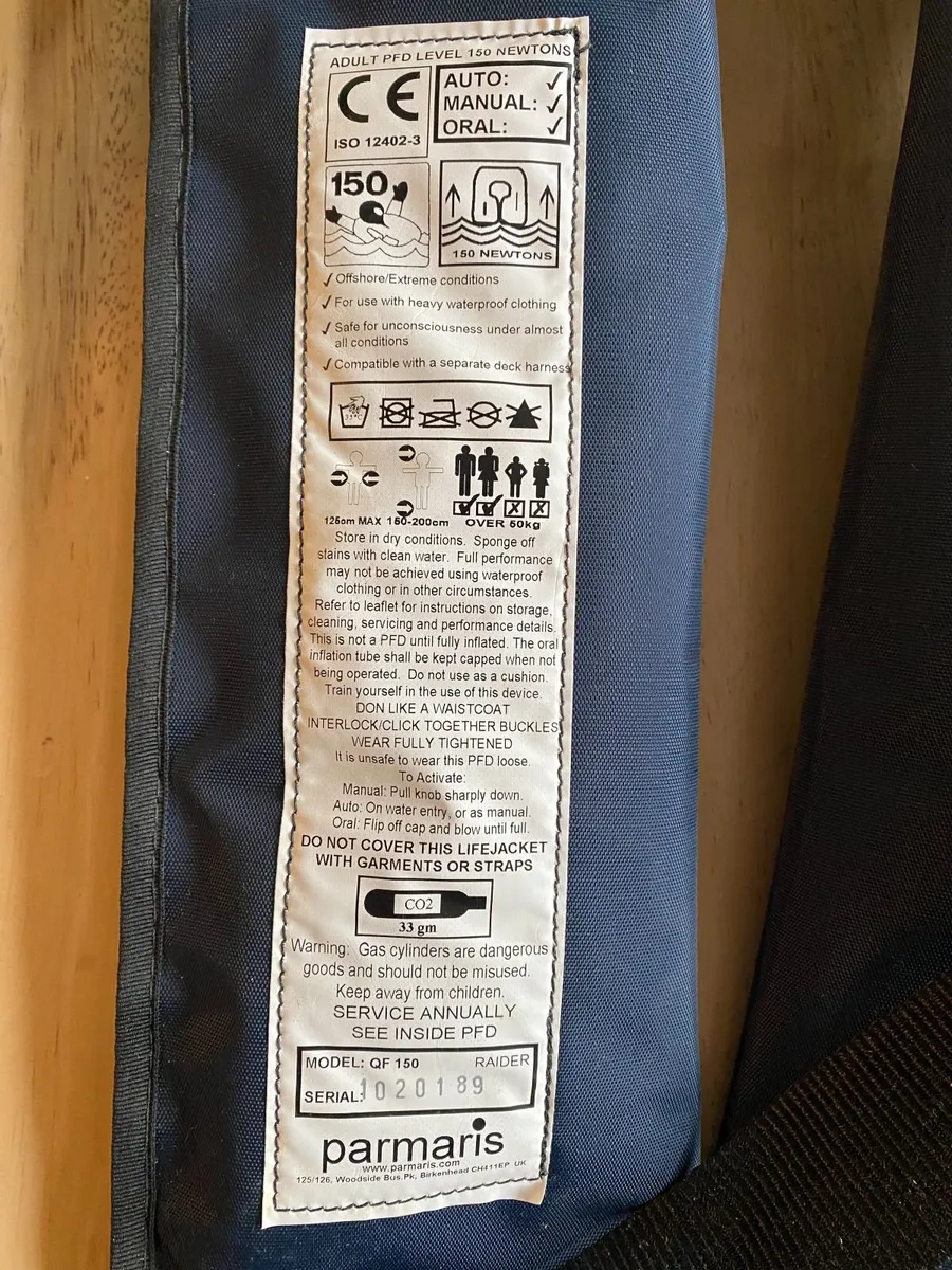Parmarisinflatable lifejacket for adults - Image 2