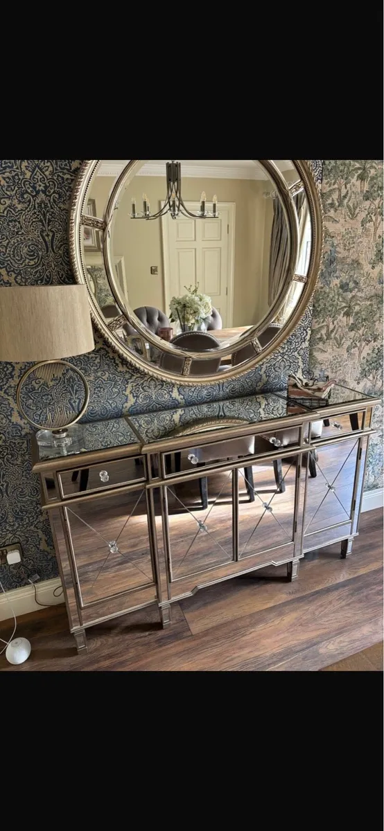 Mirrored dresser