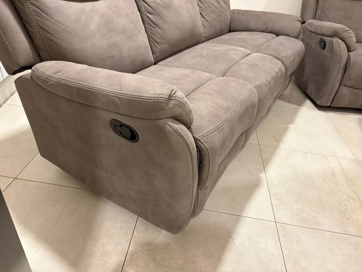 Couch - Image 4
