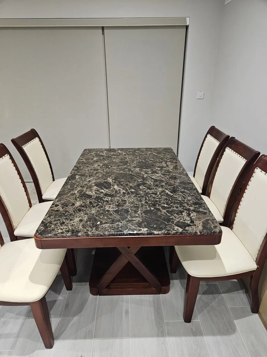 Kitchen table and chairs - Image 2