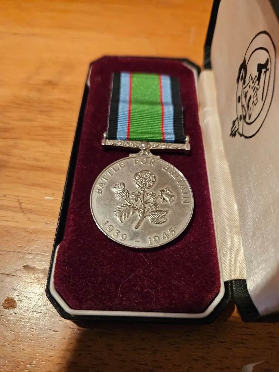Commerative Battle of Britain Medal - Image 2
