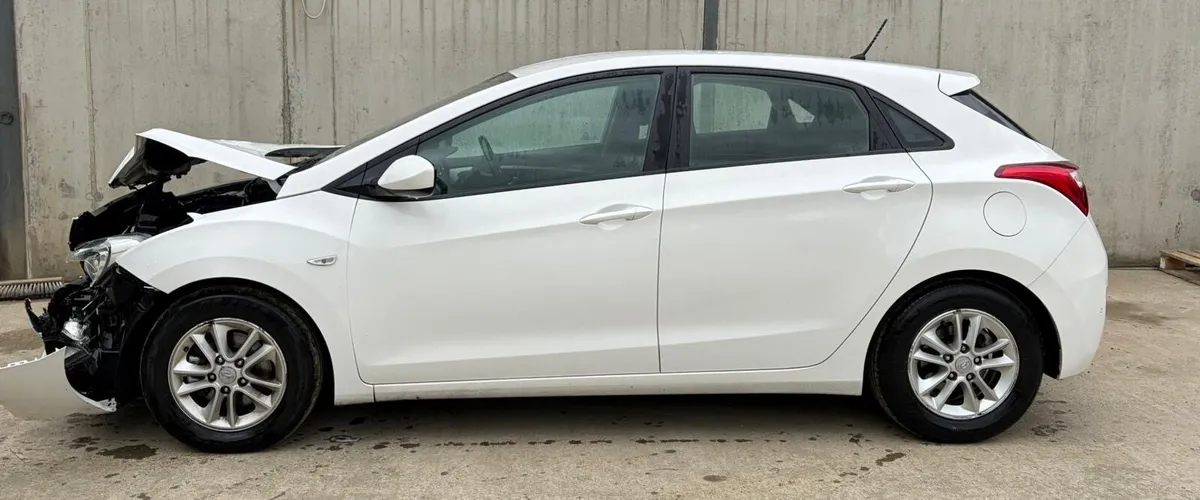 2013 Hyundai i30 parts - Image 2