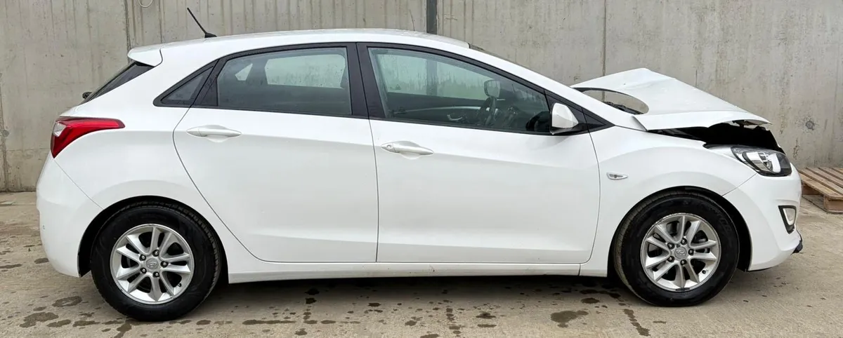 2013 Hyundai i30 parts - Image 3