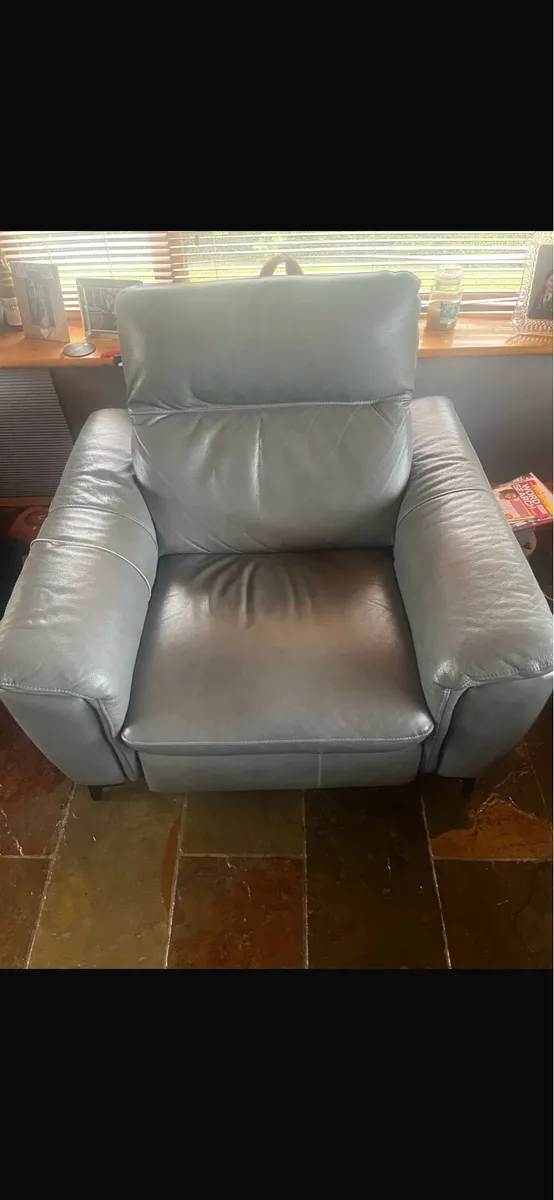 Leather reclining chair - Image 1
