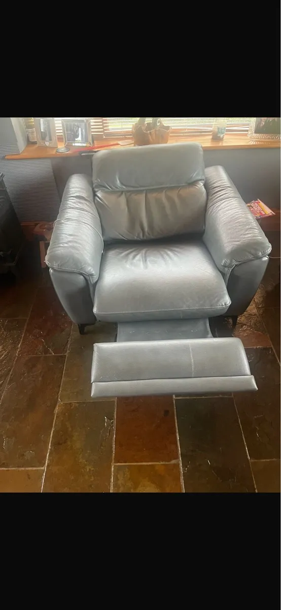 Leather reclining chair - Image 3