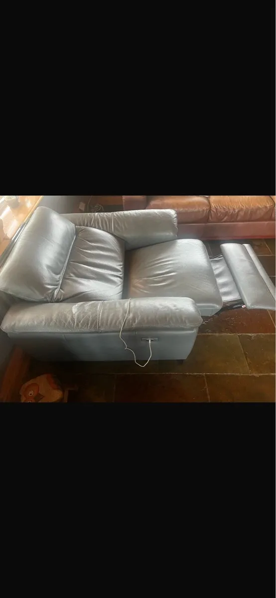 Leather reclining chair - Image 4