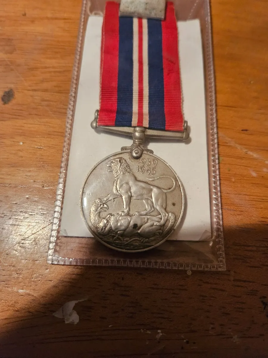 Vintage British WW2 Medal - Image 1