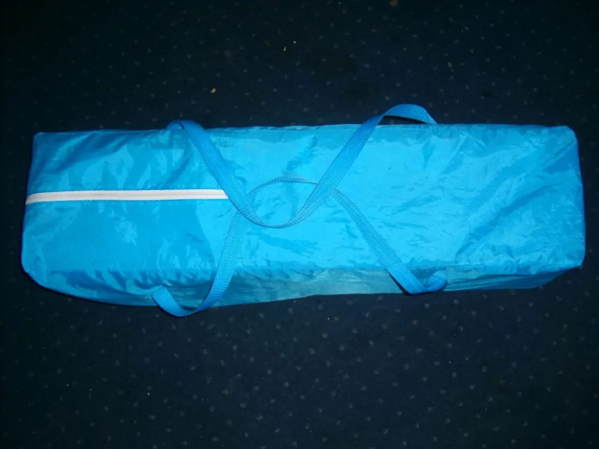 baby travel cot - Image 2