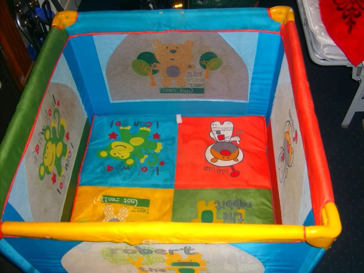 baby travel cot - Image 3