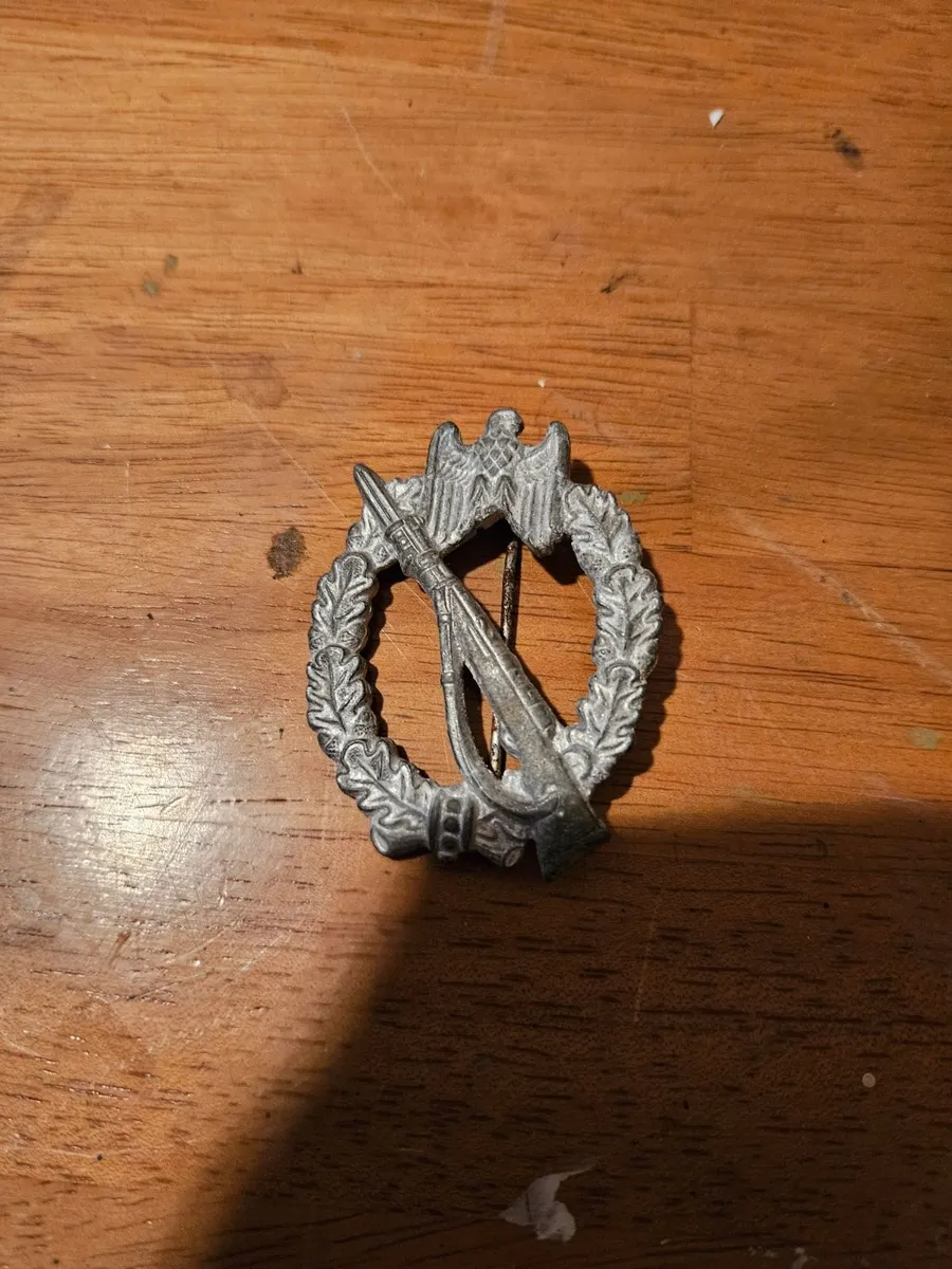 Vintage German WW2 Badge - Image 1