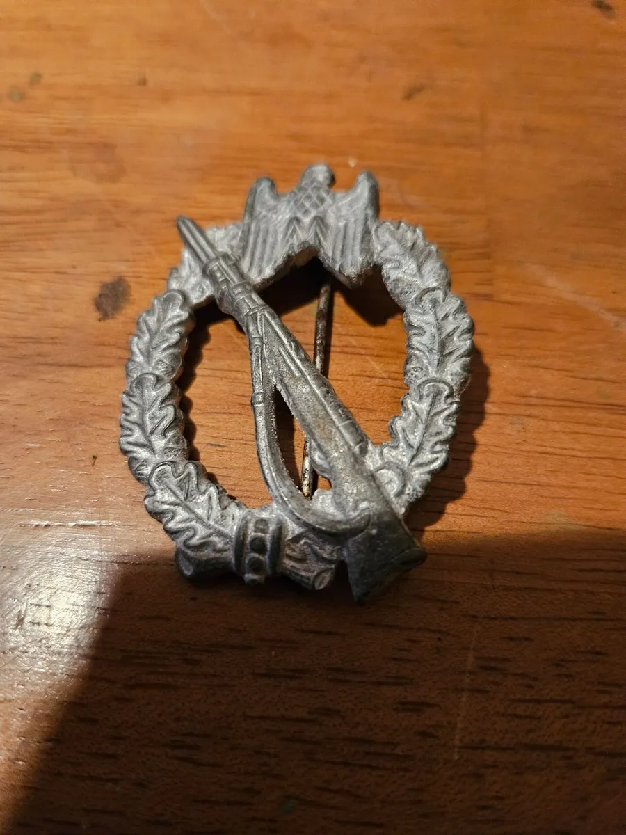 Vintage German WW2 Badge - Image 2