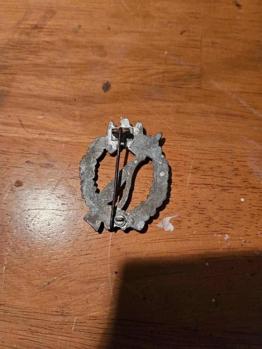 Vintage German WW2 Badge - Image 3