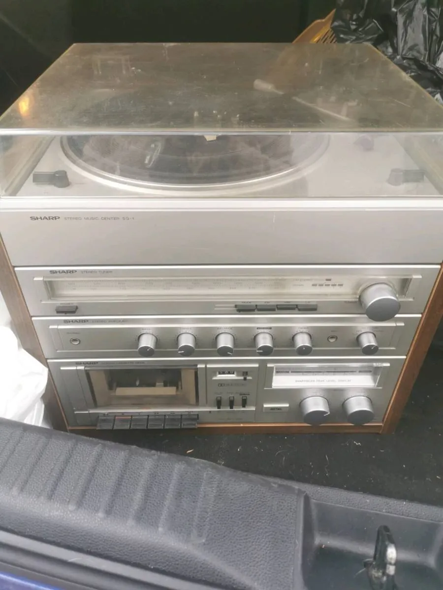 For sale very old sharp 3 and 1 stereo - Image 3