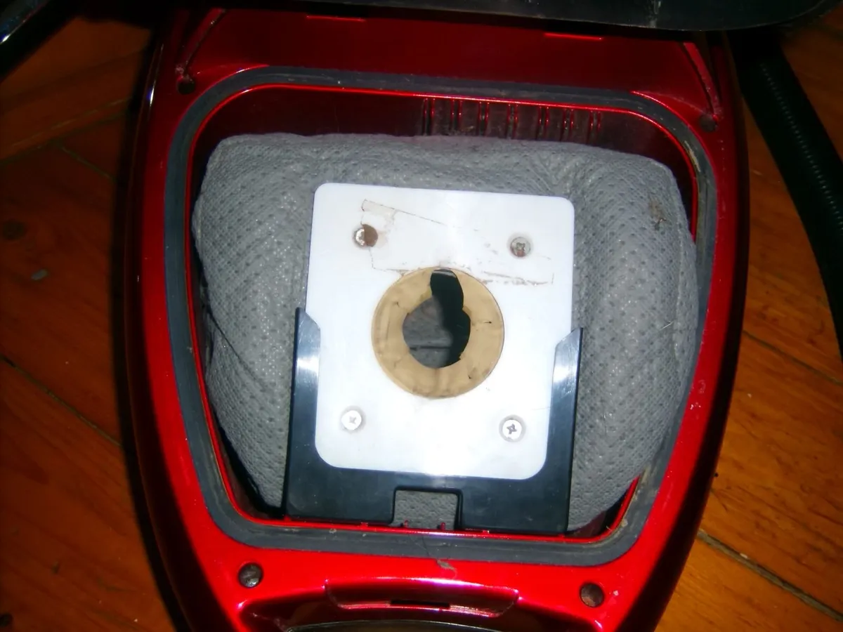 red hoover - Image 4