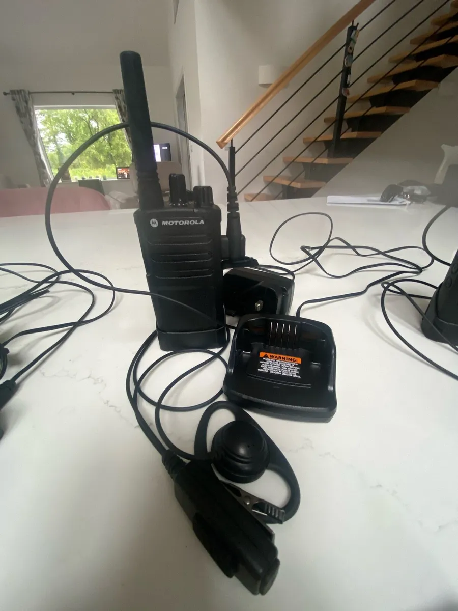 Motorola XT 420 Security Walkie Talkies - Image 2