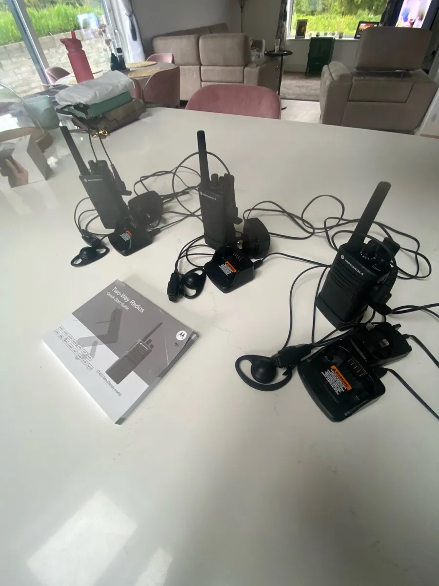 Motorola XT 420 Security Walkie Talkies - Image 3