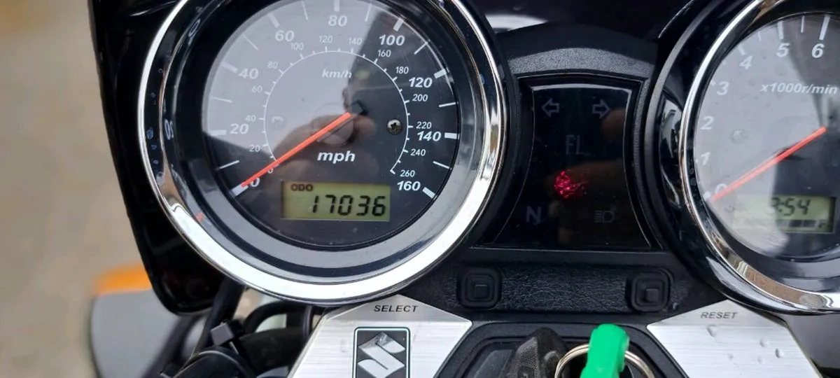 Suzuki GSX 1400 - Image 2