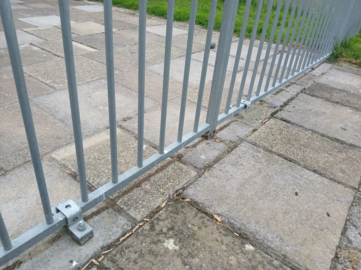 DOG RUN / DOG KENNEL - Image 3