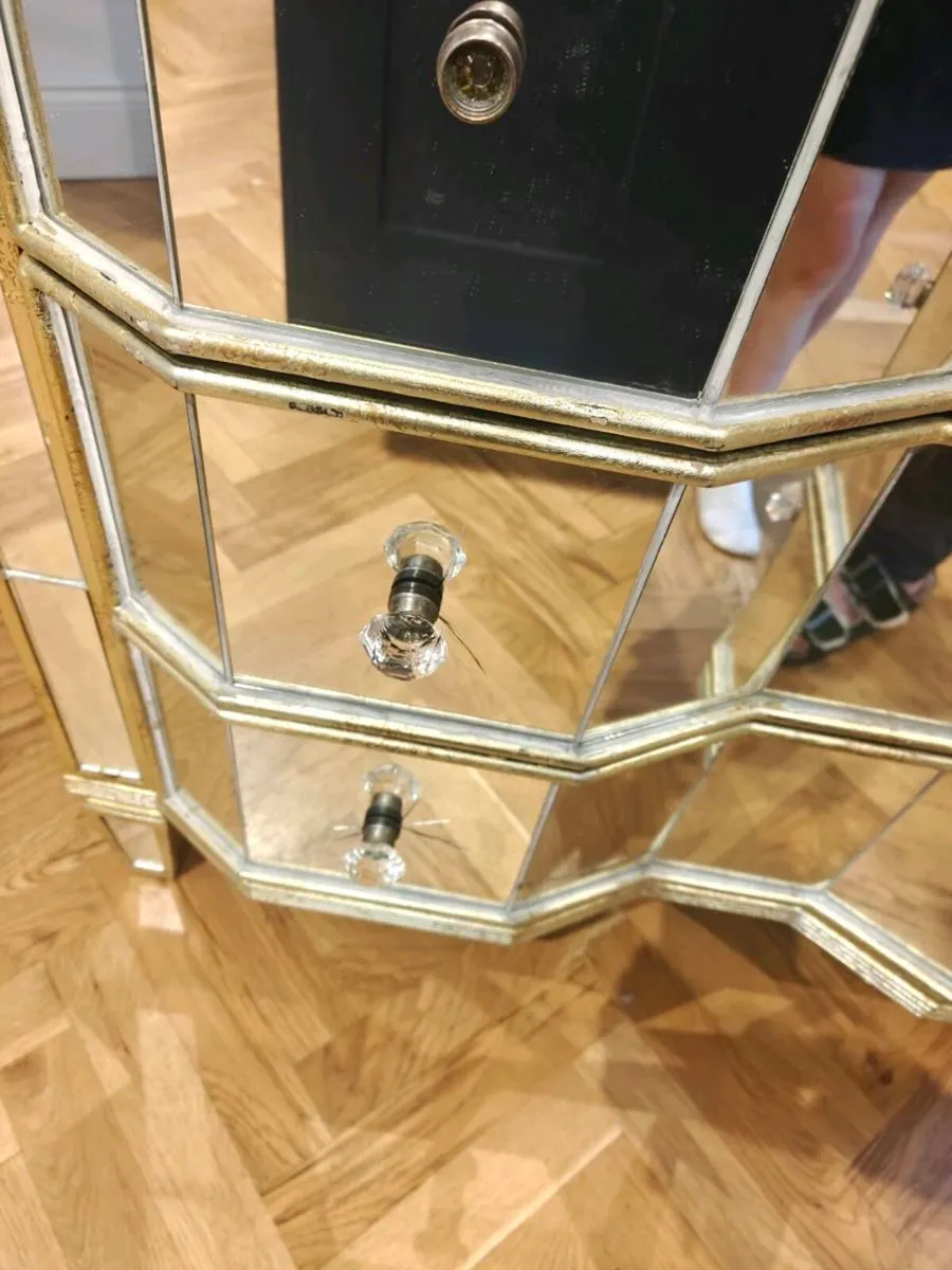 Hollywood Regency Mirrored Chest of Drawers (Gold - Image 3