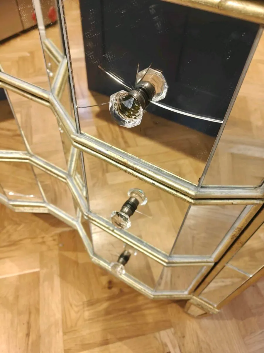 Hollywood Regency Mirrored Chest of Drawers (Gold - Image 4