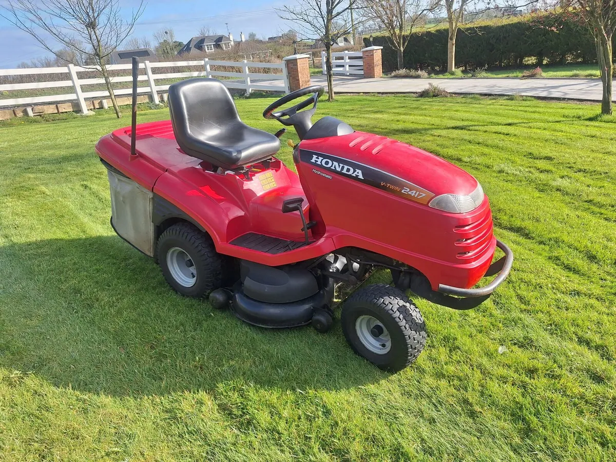 Honda 2417 ride on lawnmower - Image 2