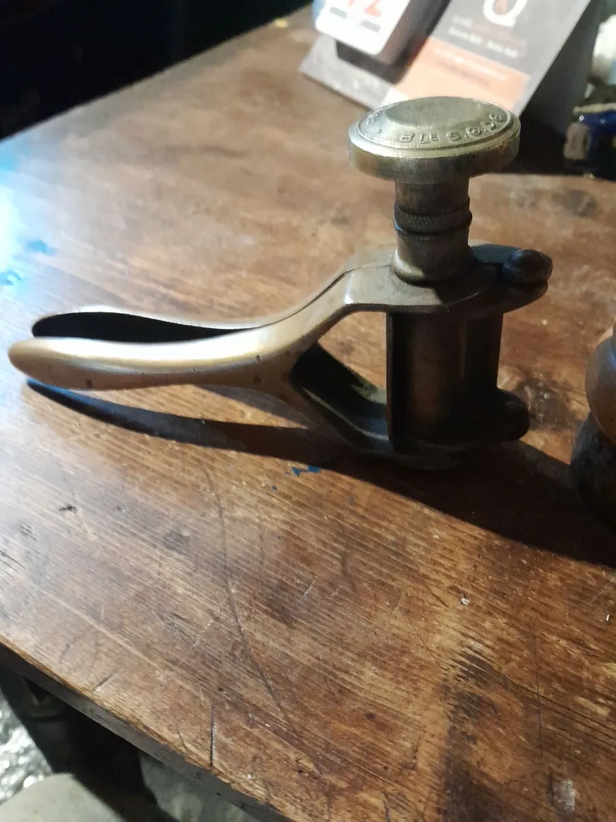 Two vintage wine bottle corkers - Image 4