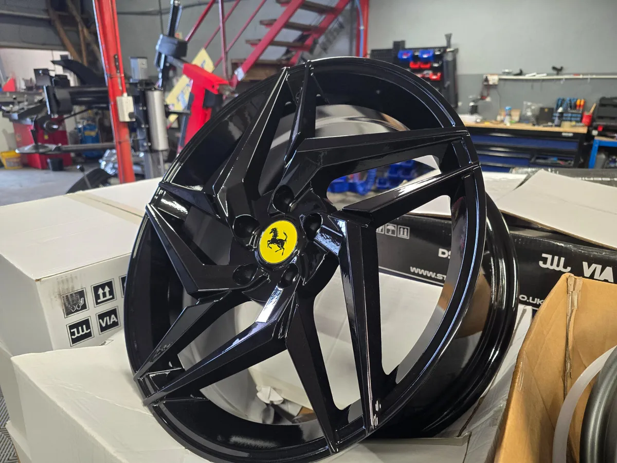**Special** 18" Ferrari 488 Style