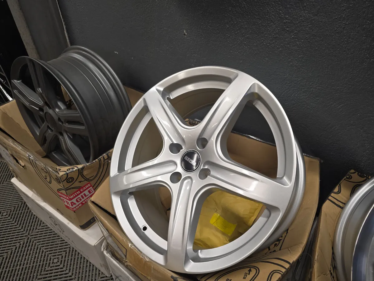 **Special** 18" AURORA AR418 Alloys - Image 2
