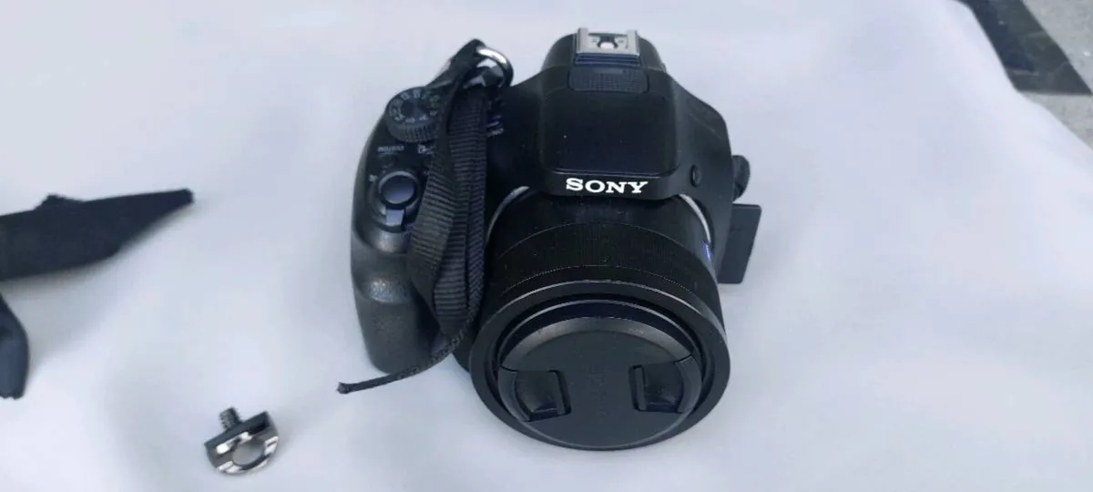 Sony Camera DSC HX400V with GPS - Image 1