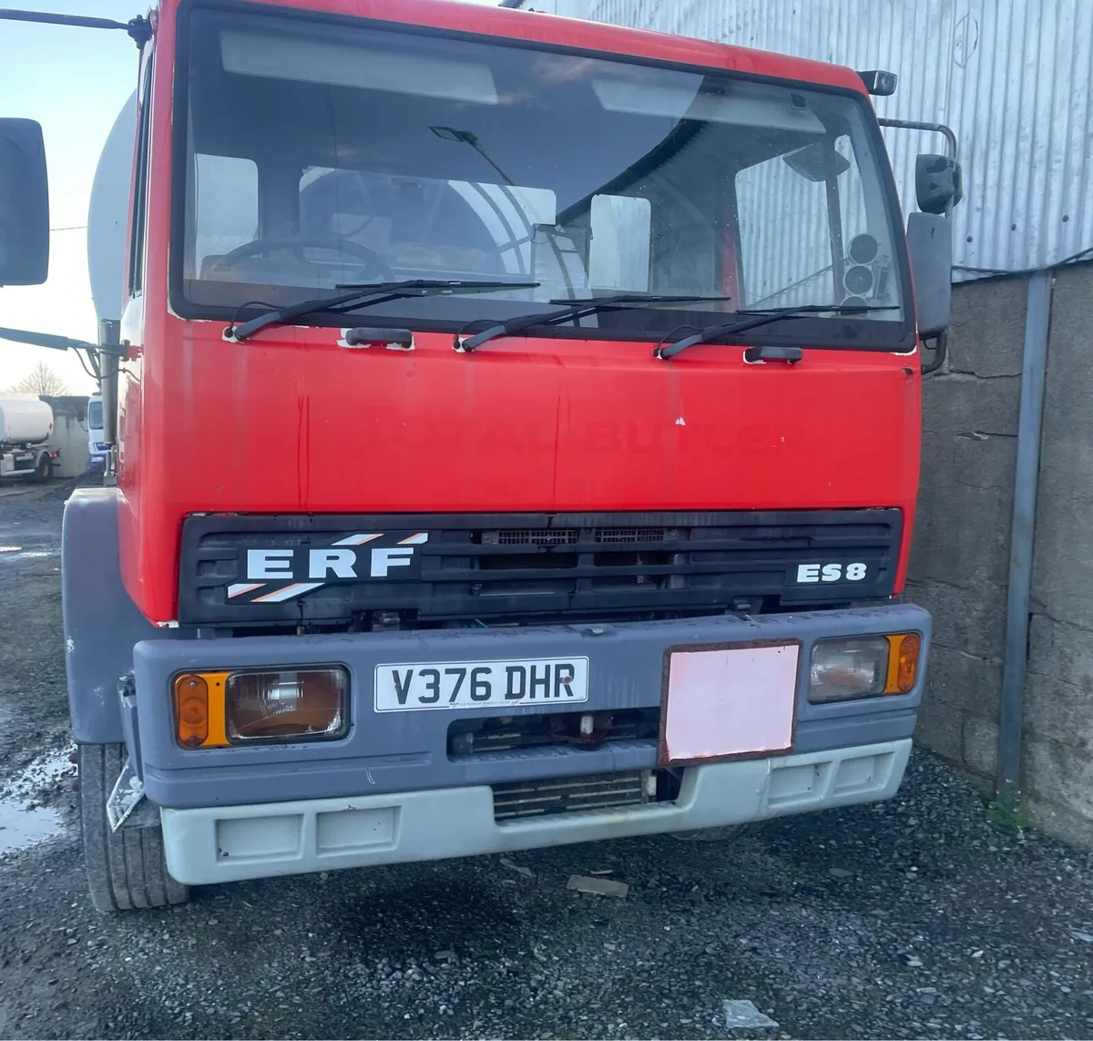 ERF TANKER / 6 Wheeler. - Image 2