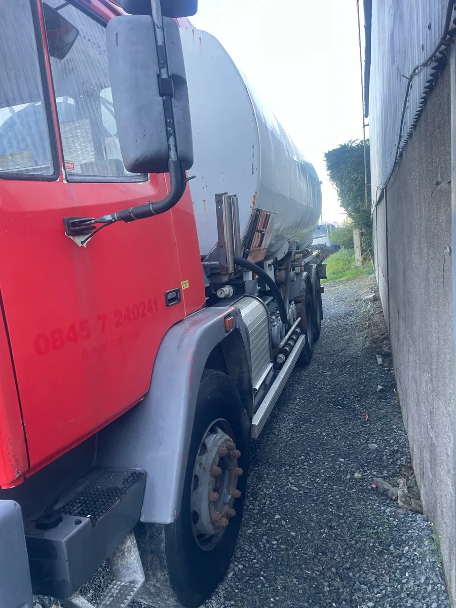 ERF TANKER / 6 Wheeler. - Image 3