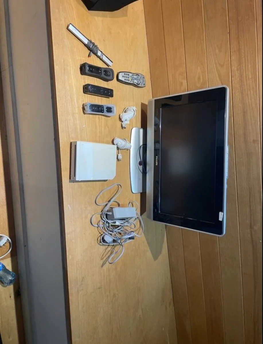 Modded Nintendo Wii + Television - Image 1