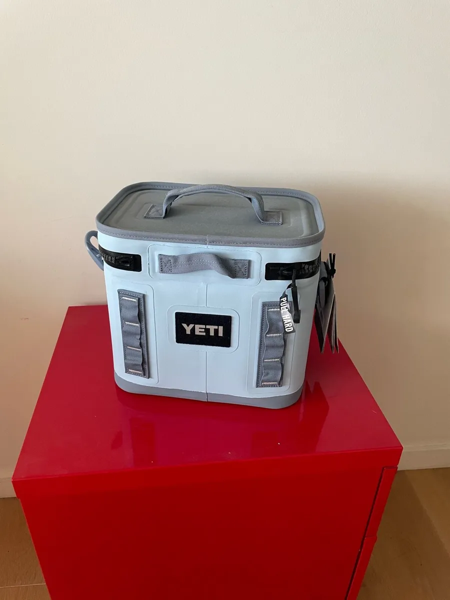 YETI hopper 8 cooler box - Image 1