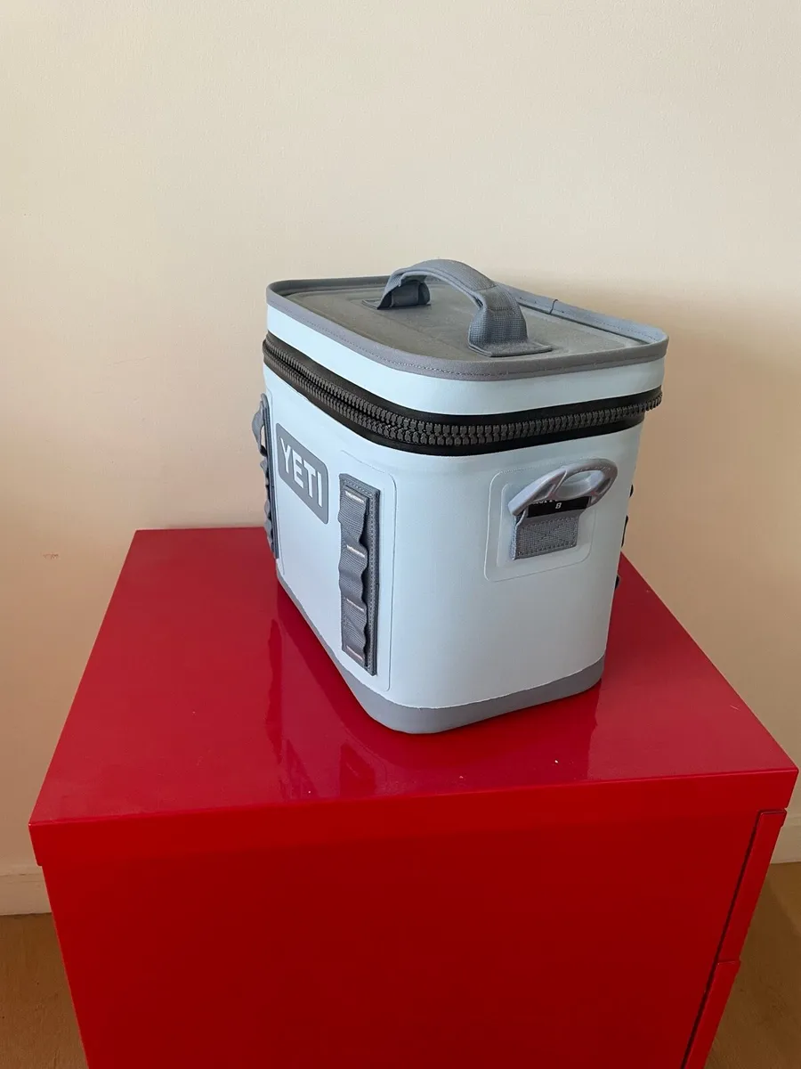 YETI hopper 8 cooler box - Image 2