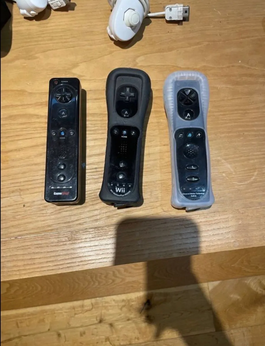 Modded Nintendo Wii + Television - Image 3