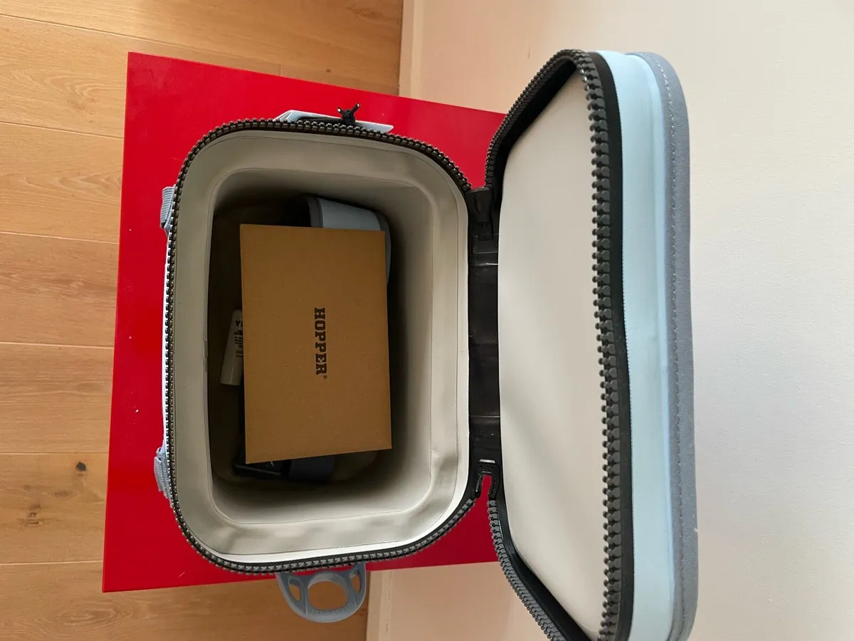 YETI hopper 8 cooler box - Image 4