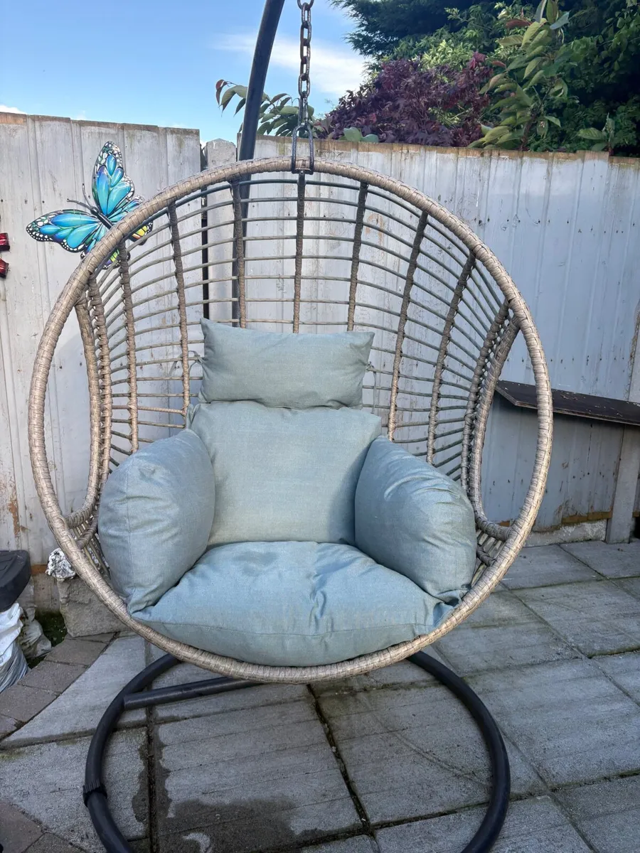 Xl size egg chair - Image 1