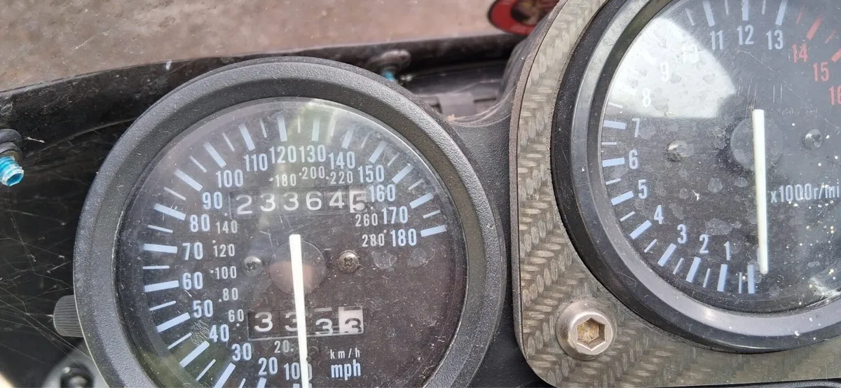 Suzuki GSXr 750 - Image 4